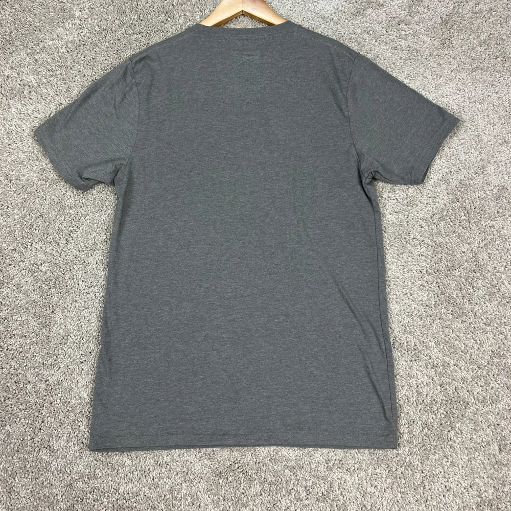 Levi's T-Shirt Mens Size Medium Gray Red Heather‎ Short Sleeve Batwing LOGO